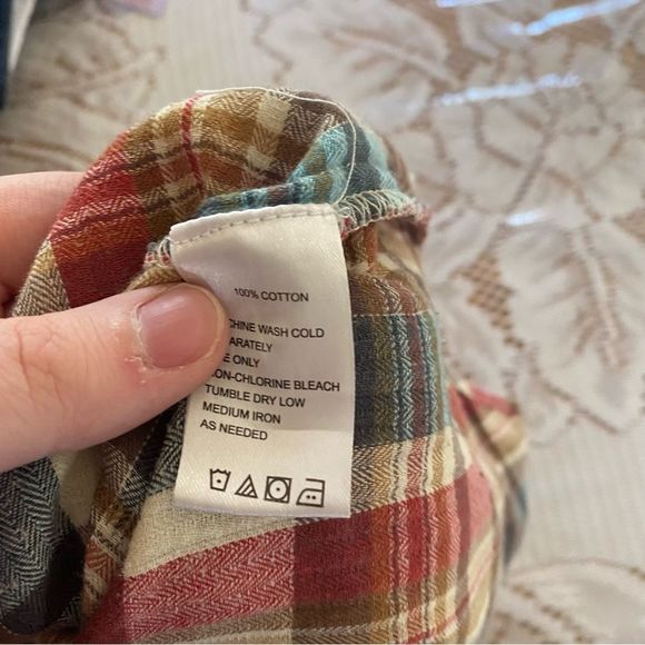 Trovata Birds of Paradis • Colour Plaid Hidden Placket Henley Blouse - Picture 11 of 12